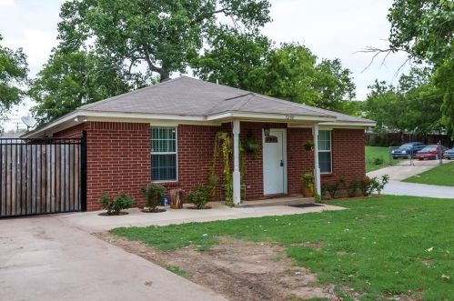 3200 23rd St, Fort Worth, TX 76106-3336