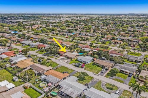 8490 10th St, Hollywood FL  33024-4939 exterior