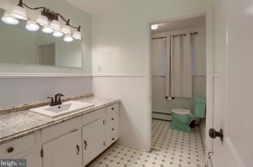 814 Sycamore Dr, Lansdale PA  19446-3128 exterior