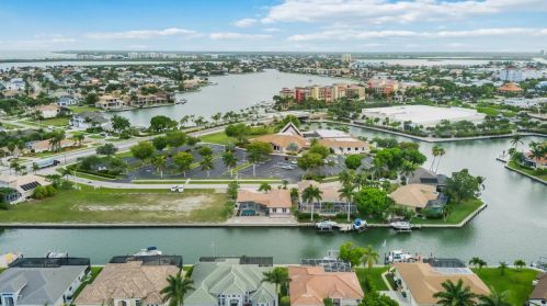 773 Holly Ct, Marco Island FL  34145-1915 exterior