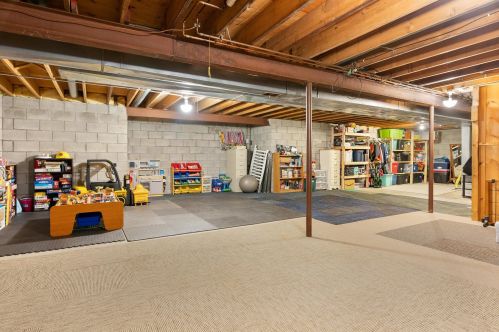 1566 Dover Dr, Waukesha WI  53186-6332 exterior