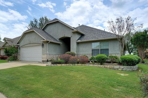 10721 Southerland Dr, Denton TX  76207-8681 exterior