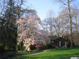22 Overhill Rd, Huntington Station, NY 11747-1035