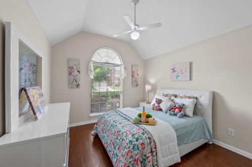 1912 Tree Line Rd, Lewisville TX  75028-8225 exterior