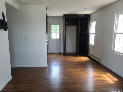 4 Iram Pl, Bethpage NY  11714-2832 exterior