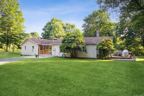 297 St Andrews Rd, Walden, NY 12586-2705