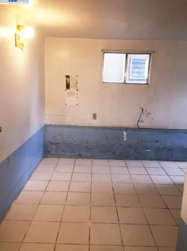 1314 51st Ave, Oakland CA 94601-5604 exterior