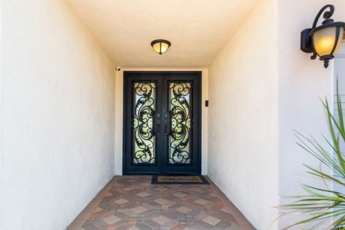 6930 Bevis Ave, Van Nuys, CA 91405-3844