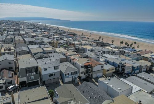 212 41st St, Manhattan Beach CA  90266-3141 exterior