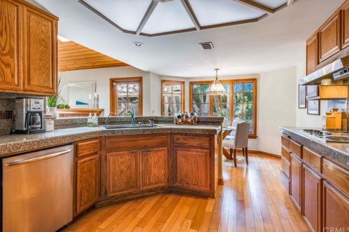 17 Malaga Pl, Manhattan Beach CA  90266-0072 exterior