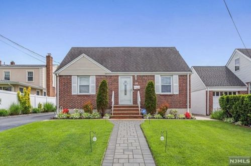 114 Philip Ave, Elmwood Park, NJ 07407-2135