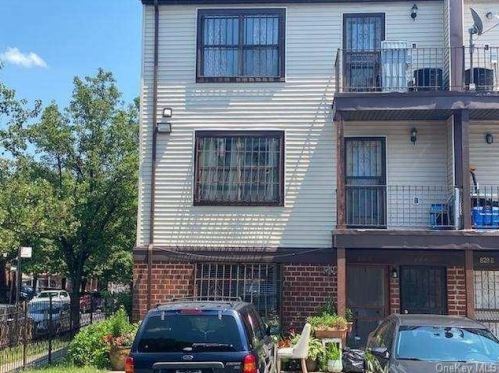 831 Jackson Ave, Bronx, NY 10456-7764