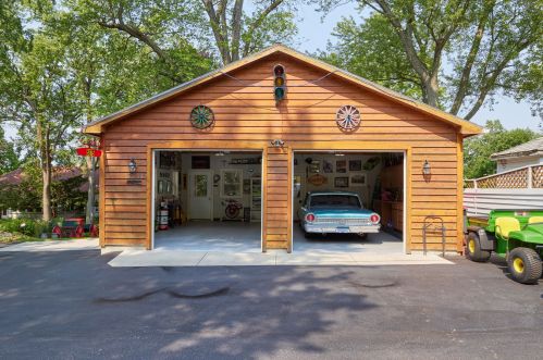 5375 Quaas Dr, West Bend WI  53095-8719 exterior