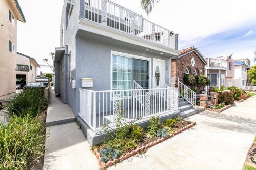 129 7th St, Seal Beach, CA 90740-6152
