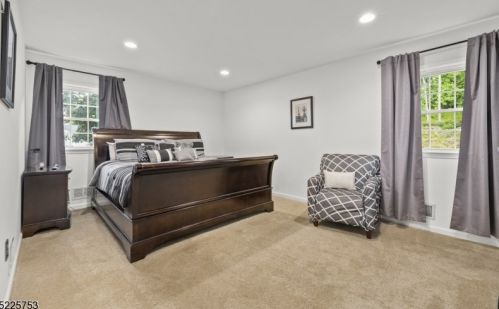 90 Sun Vly Way, Greystone Park NJ 07950-1913 exterior