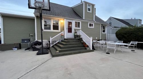 251 Brookside Ave, Roosevelt, NY 11575-1703