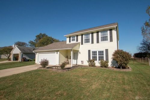 2432 Mississippi Dr, Xenia, OH 45385-4667