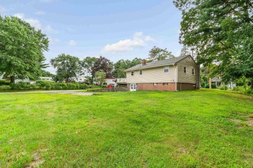 57 Wheeler Ave, Salem, NH 03079-3493