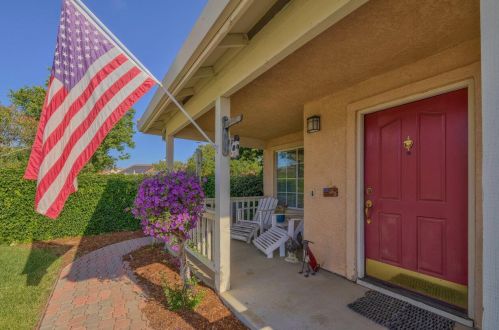 2100 Burlwood Dr, Hollister, CA 95023-7547