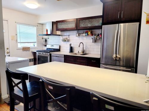 257 Beach 119th St, Far Rockaway, NY 11694-1978