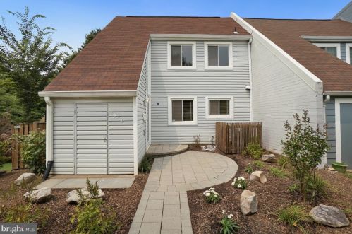 1530 Goldenrain Ct, Herndon, VA 20190-4032