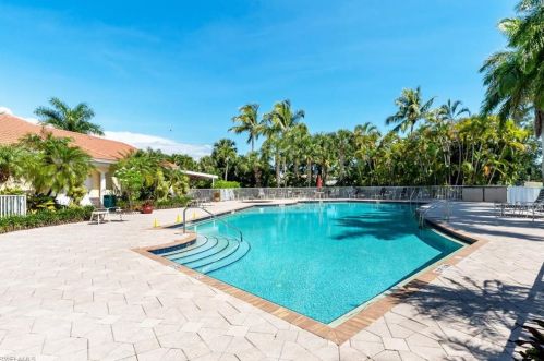 4833 Hampshire Ct, Naples FL  34112-8900 exterior