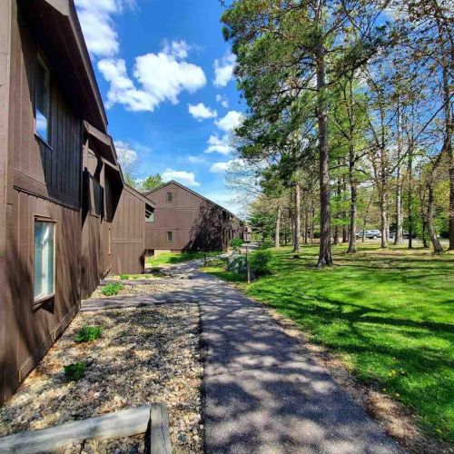 5 Elm Trl, Wisconsin Dells, WI 53965-8847
