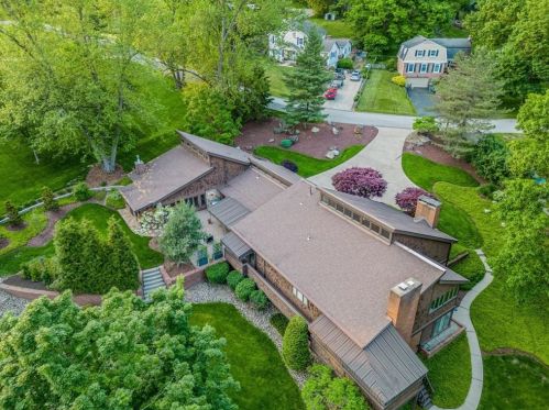 104 Lamar Rd, Pittsburgh, PA 15241-1525