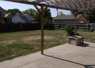 3301 Valleywood Dr, Manhattan KS  66502-7206 exterior