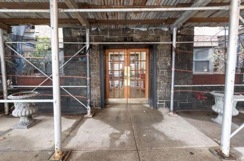 30 Clinton Pl, New Rochelle NY  10801-6316 exterior