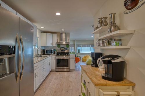 70 Santa Monica St, Palm Springs CA  92264-5257 exterior