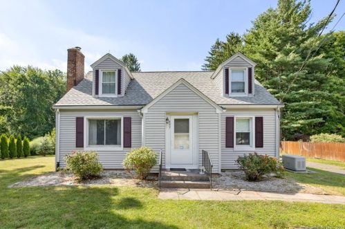 897 Avery St, Wapping, CT 06074-2306