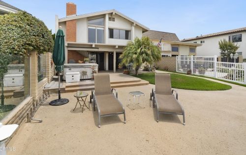 2231 Victoria Ave, Oxnard CA  93035-2930 exterior