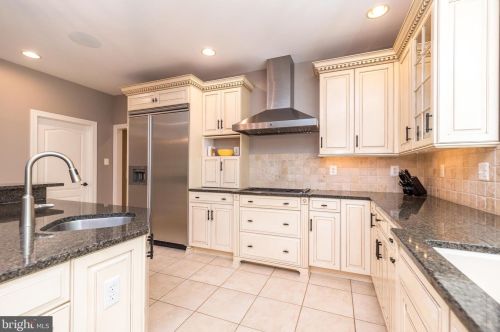 10 Devonshires Ct, Blue Bell PA  19422-2560 exterior