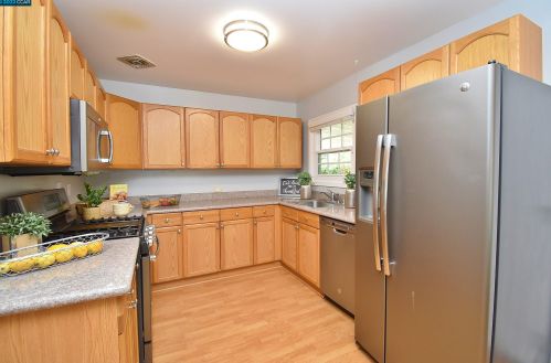 4066 Kensington Dr, Concord CA  94521-3333 exterior