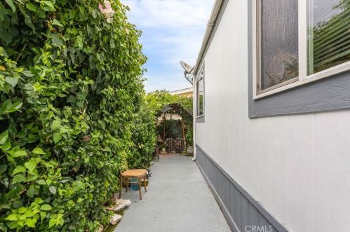 10513 Magnolia Ave, Riverside CA  92505-1871 exterior