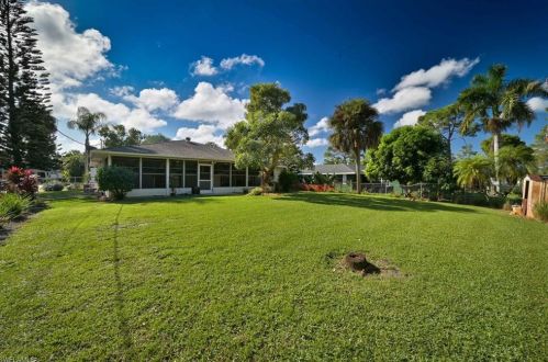 10100 Tropical Dr, Bonita Springs, FL 34135-5039