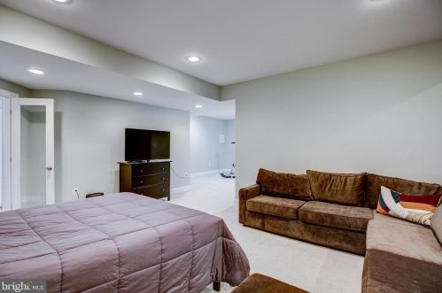 20405 Crimson Pl, Leesburg VA 20175-6362 exterior