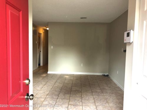 2 Ambrose Ln, Holmdel Village, NJ 07733-1070