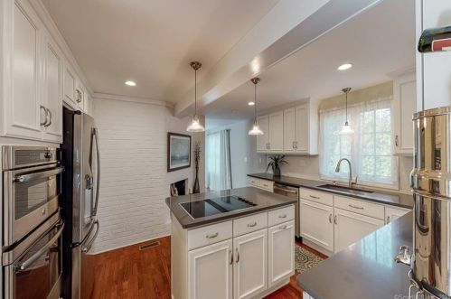 10 Spring Hill Rd, Southington CT  06489-1522 exterior