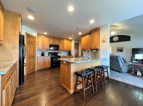 1684 Jackson Hole Ct, Green Bay, WI 54313-9281