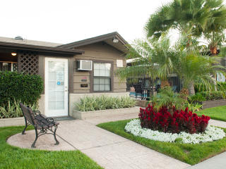 5265 Clairemont Mesa Blvd, San Diego CA  92117-2206 exterior