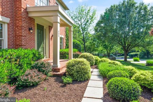 502 Beauregard Dr, Leesburg, VA 20175-8925
