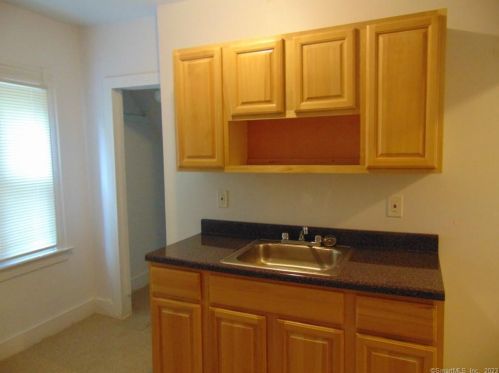 27 Waterville St, Waterbury CT  06710-1846 exterior