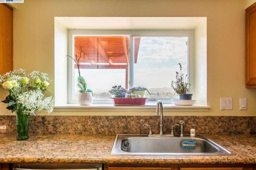 1408 Greenfield Cir, Pinole CA  94564-2136 exterior