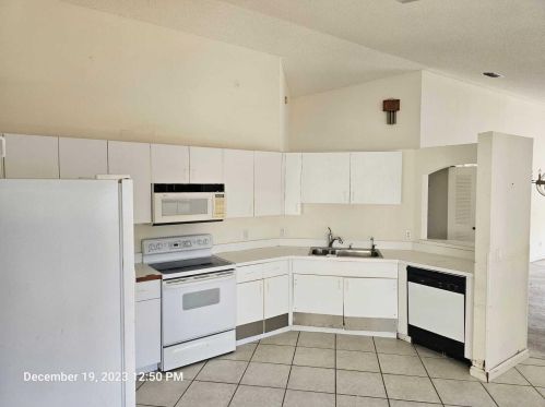 1158 Lombardy Dr, Fort Pierce, FL 34986-2181