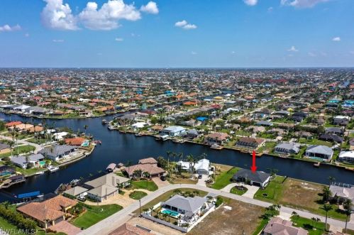 5207 20th Pl, Cape Coral, FL 33914-6825