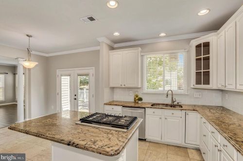 6733 Sutton Oaks Way, Gainesville VA  20155-1489 exterior