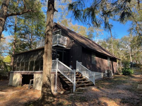 453 Squirrel Rd, Defuniak Springs, FL 32433-7254