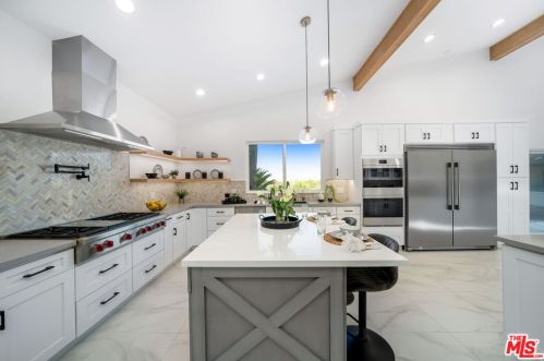 22733 De Kalb Dr, Calabasas CA  91302-4805 exterior